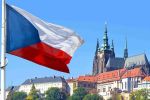 Флаг Чехии на фоне города