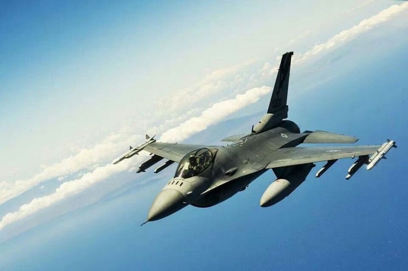 ������ F-16