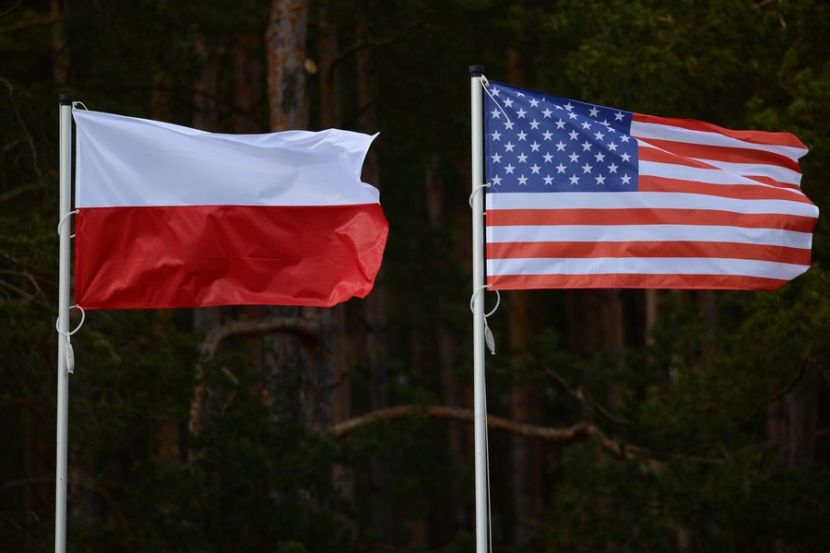 Флаги США и Польши